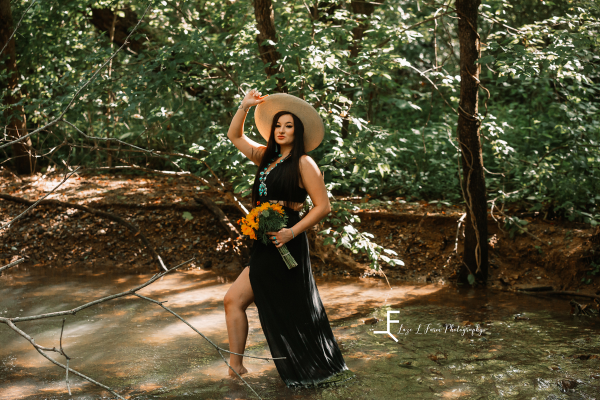 Laze L Farm Photography | Western Fashion | East TN | Posing with hat and bouquet