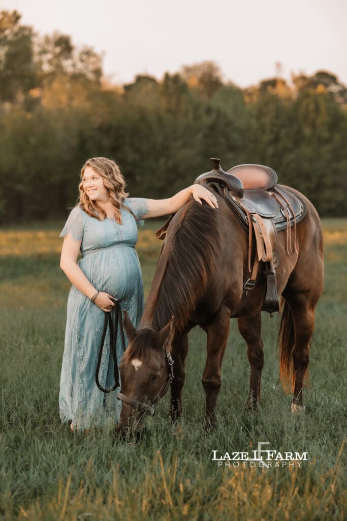 maternity session with a horse