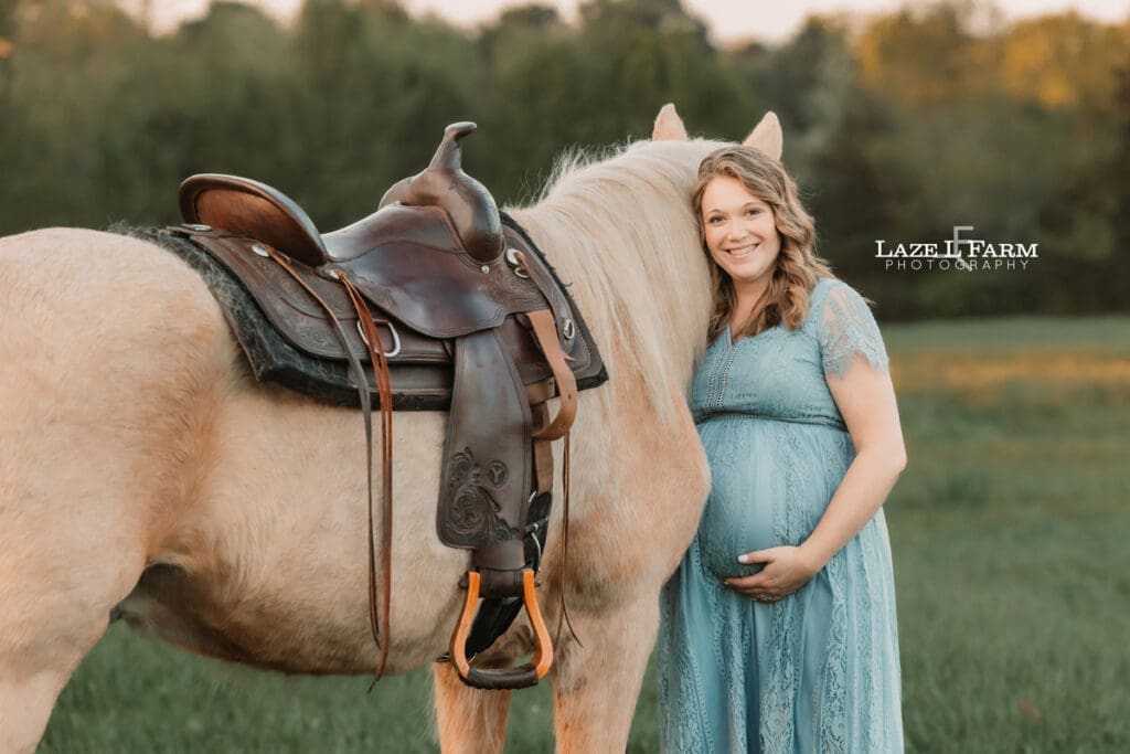 maternity session with a horse
