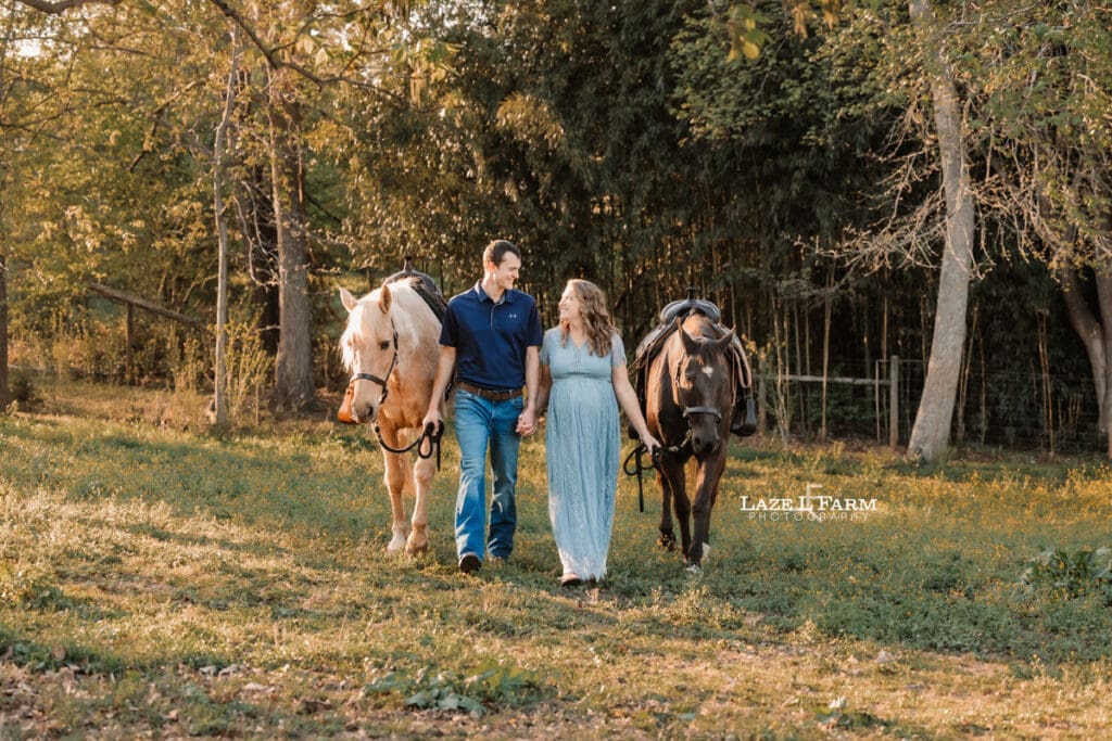 maternity session with a horse