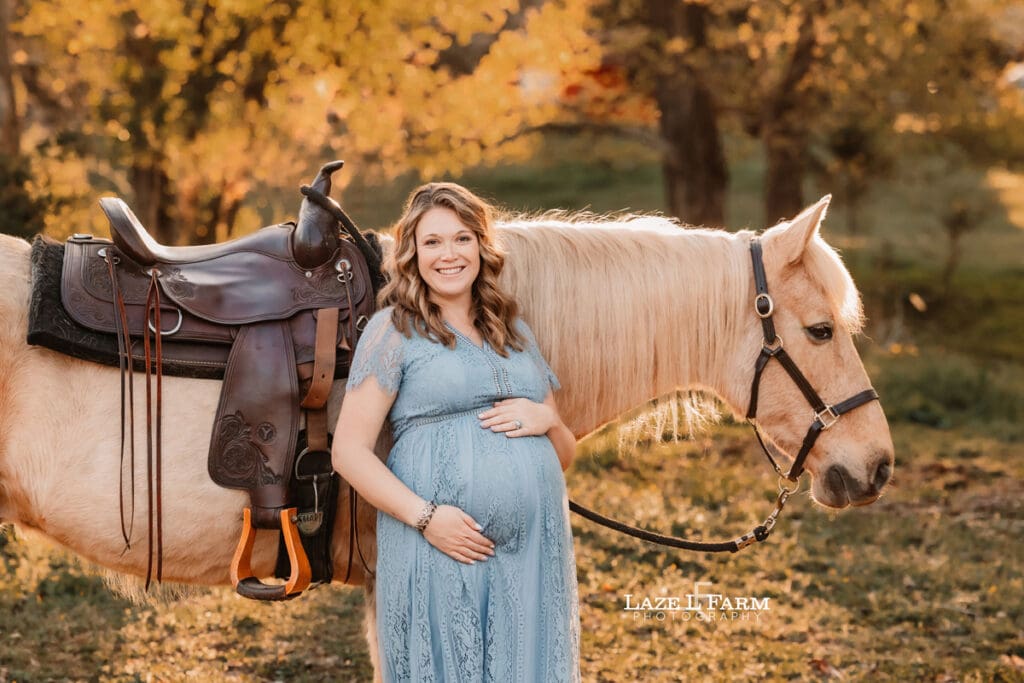 maternity session with a horse