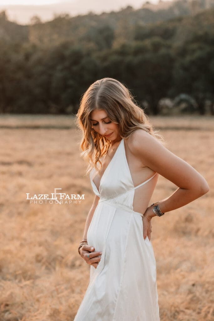 maternity photoshoot in a field