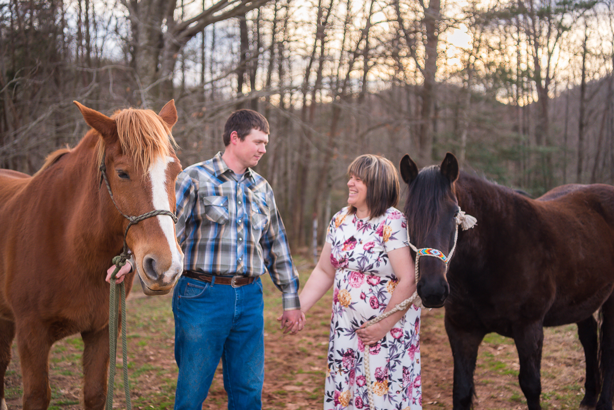 Laze L Farm Photograph | Farm Maternity Session | Taylorsville, NC | maternity pictures with horses