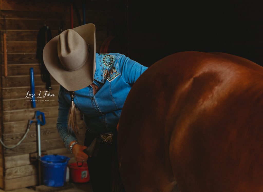 Laze L Farm Photography | Western Lifestyle | Equine Session | Taylorsville NC | cowgirl brushing her horse