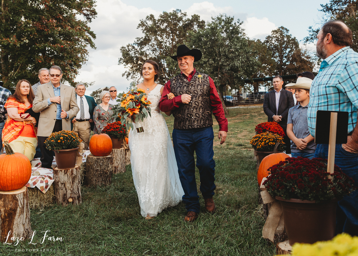 Laze L Farm Photography | Western Wedding | Johnny Wilson Farm | Western Fall Wedding Ideas Ceremony