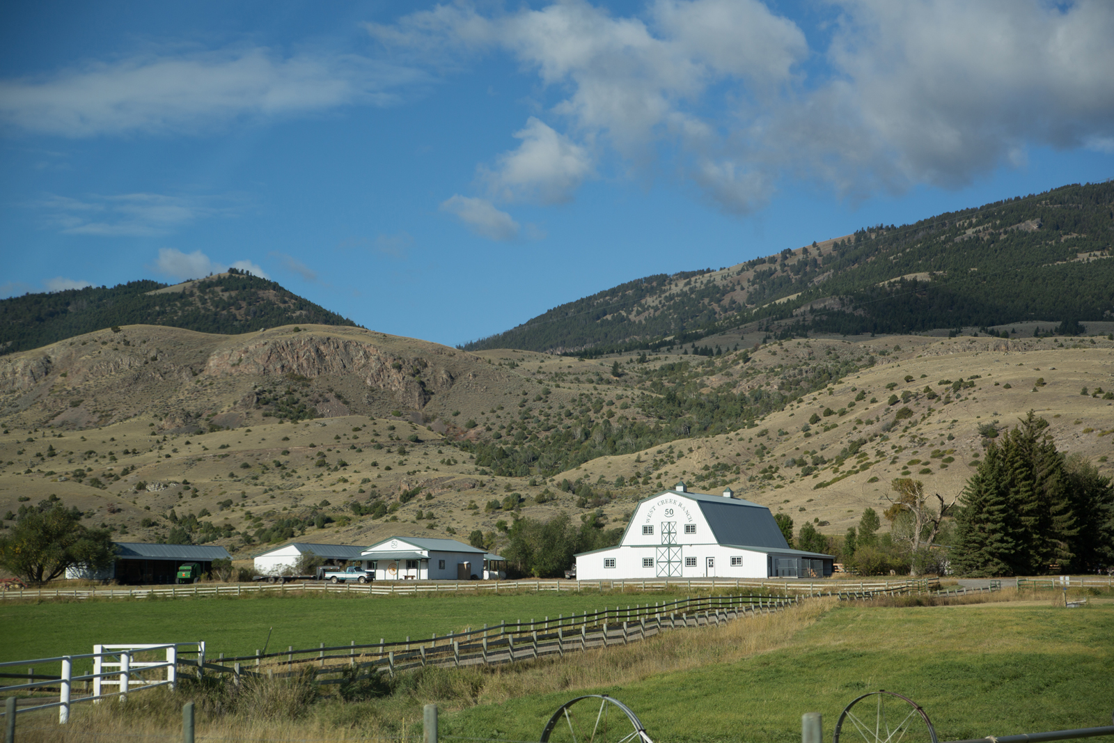 Montana | white barn in Monana