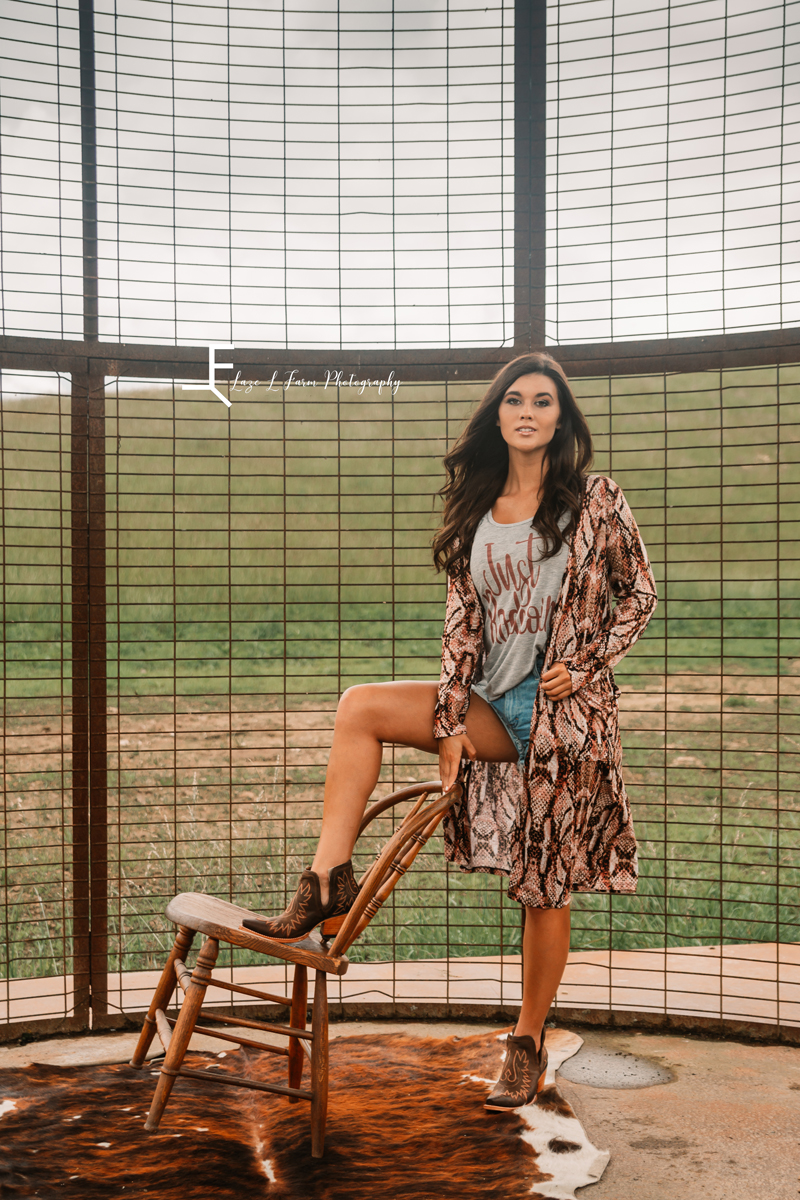 Laze L Farm Photography | Western Fashion | Rural Retreat VA | Model posing with chair