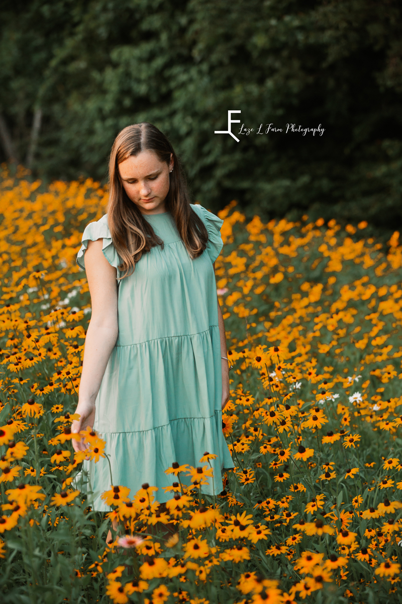 Laze L Farm Photography | Best Friends Photo Shoot | Taylorsville NC | Posing in the flower field