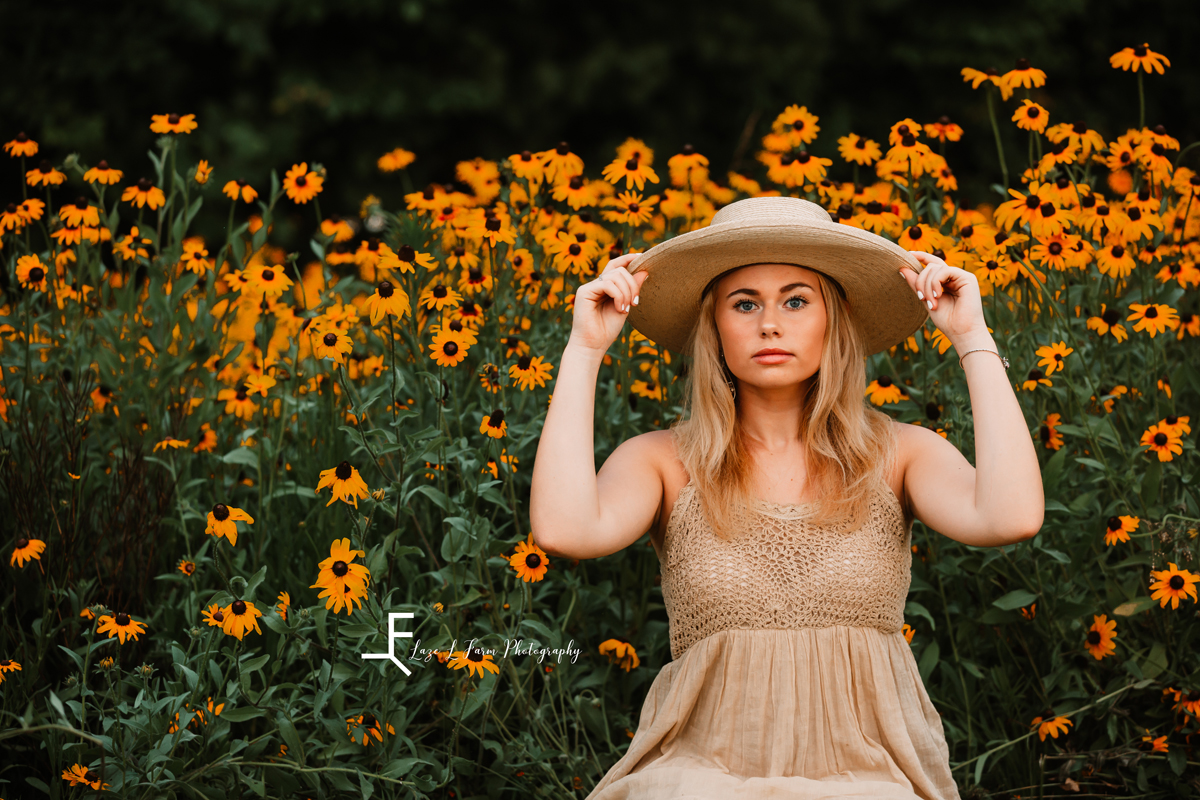 Laze L Farm Photography | Best Friends Photo Shoot | Taylorsville NC | Sitting in flower field