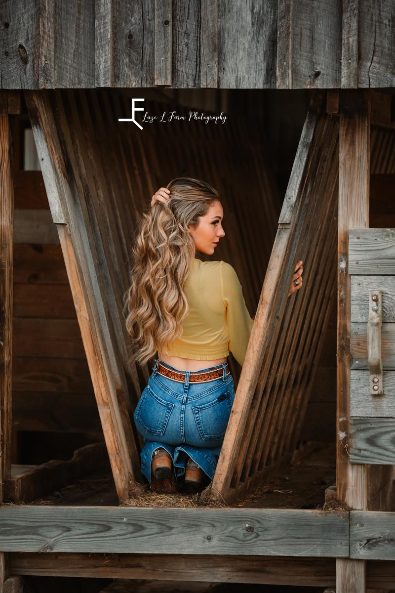 Laze L Farm Photography | Western Fashion | Rural Retreat, VA | Posing in the barn