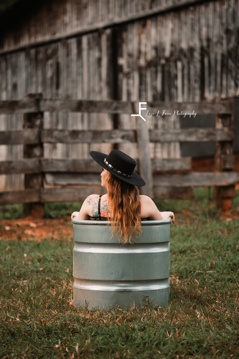 Laze L Farm Photography | Western Lifestyle | Beth Dutton | Taylorsville NC | Devon looking away