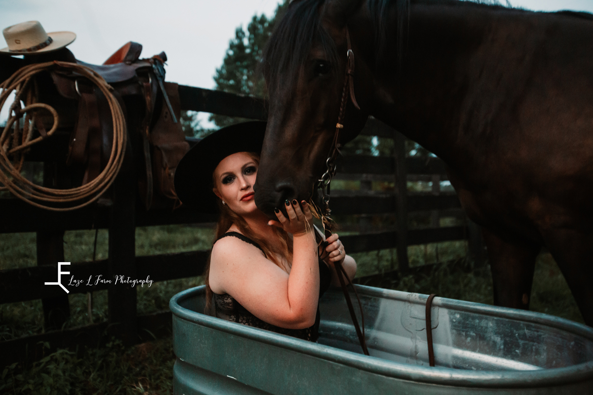 Laze L Farm Photography | Western Lifestyle | Beth Dutton | Taylorsville NC | Devon posing with the horse