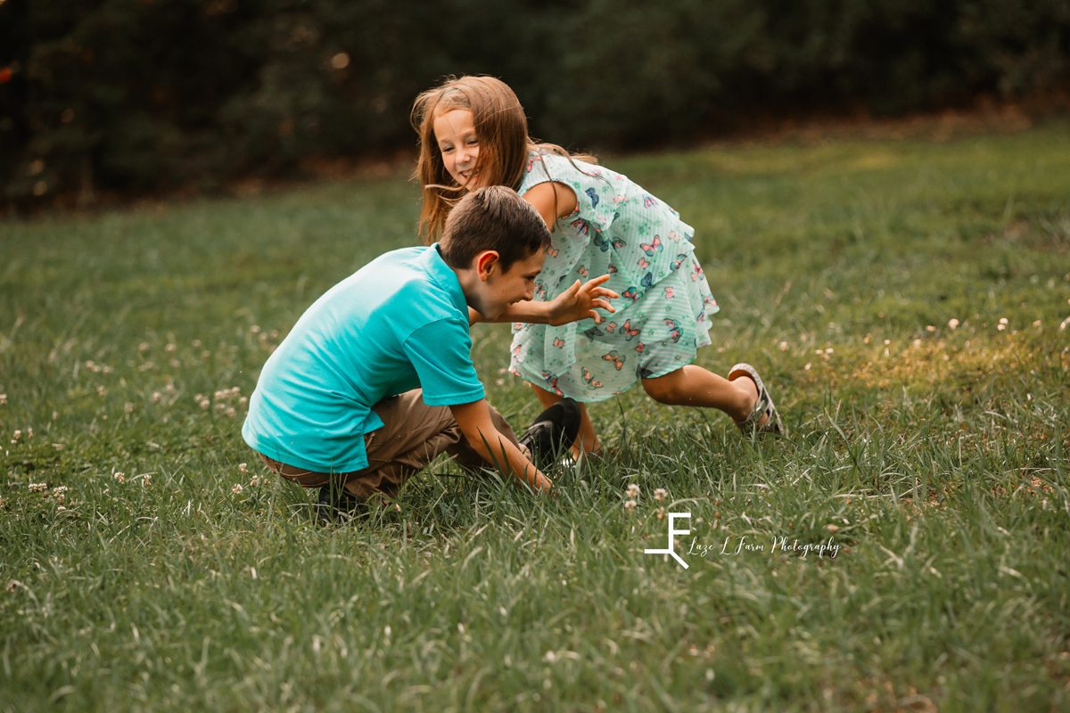 Laze L Farm Photography | Farm Session | Bethlehem NC | Children playing in the grass