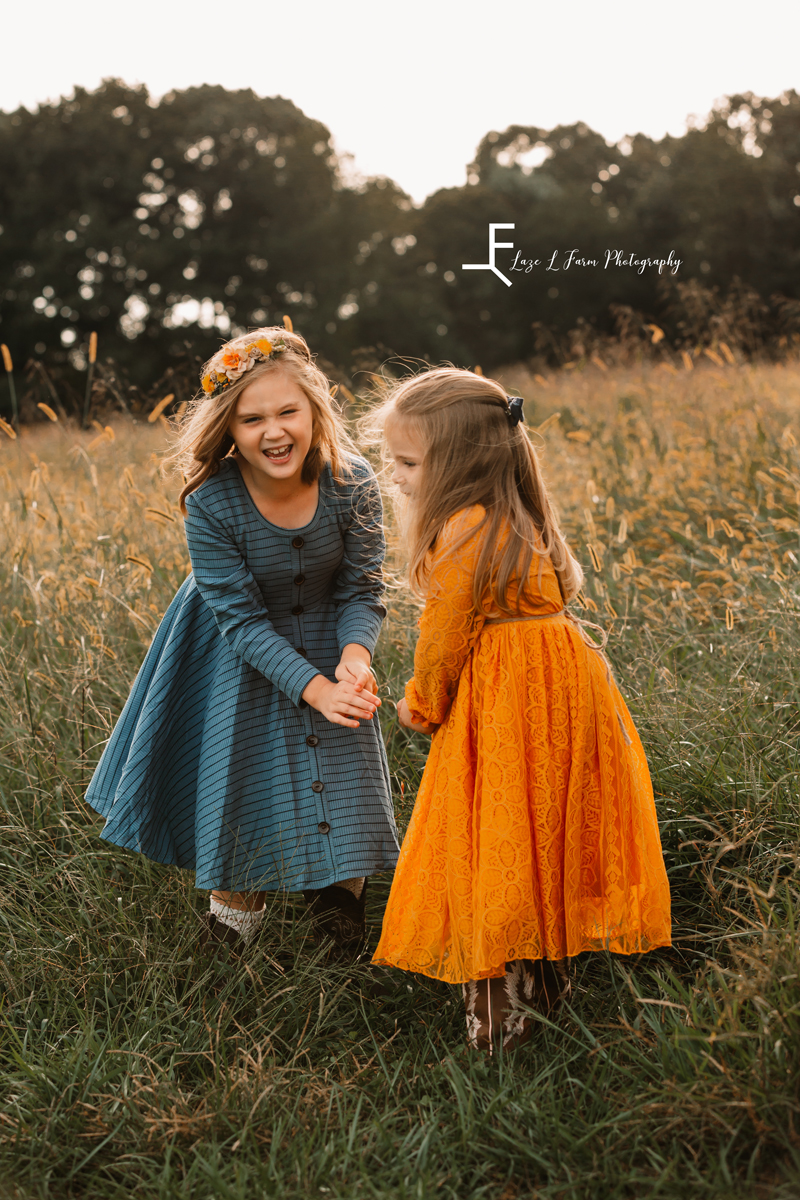 Laze L Farm Photography | Best Friends Photo Shoot | The Emerald Hill | girls playing together