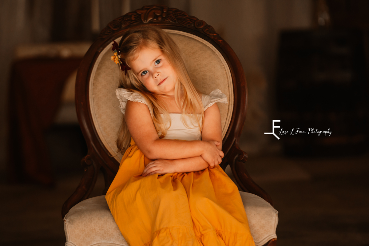 Laze L Farm Photography | Best Friends Photo Shoot | The Emerald Hill | posing in a chair