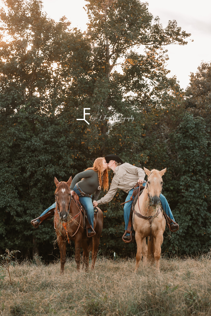 Laze L Farm Photography | Western Lifestyle | Taylorsville NC | kissing on the horses