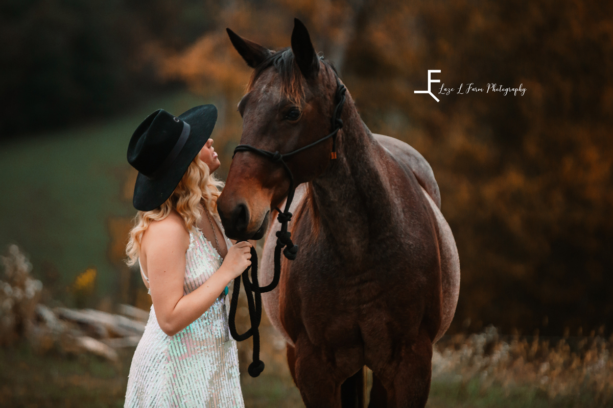 Laze L Farm Photography | Western Lifestyle | West Jefferson NC | admiring the horse