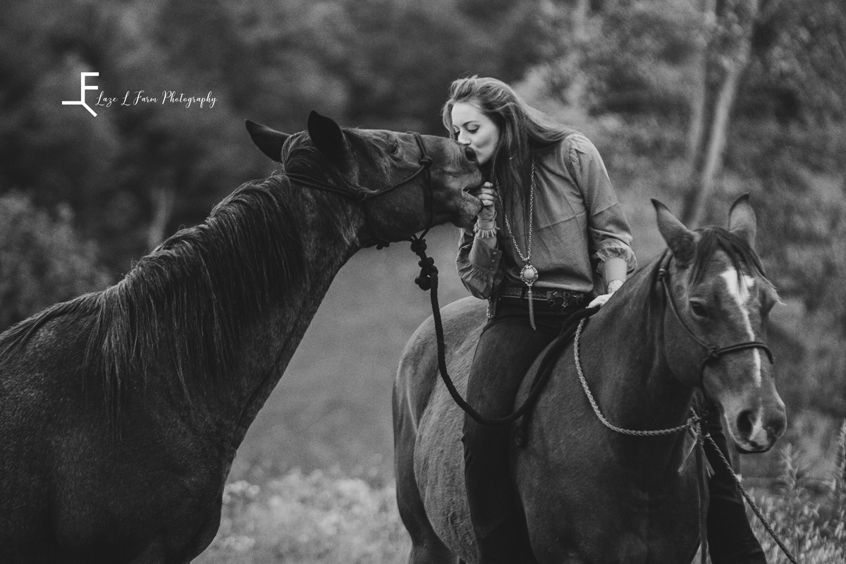 Laze L Farm Photography | Western Lifestyle | West Jefferson NC | kristan kissing the horse