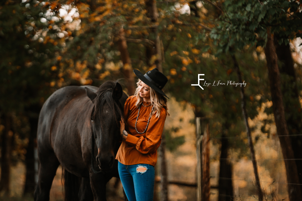 Laze L Farm Photography | Western Lifestyle | posing in the trees
