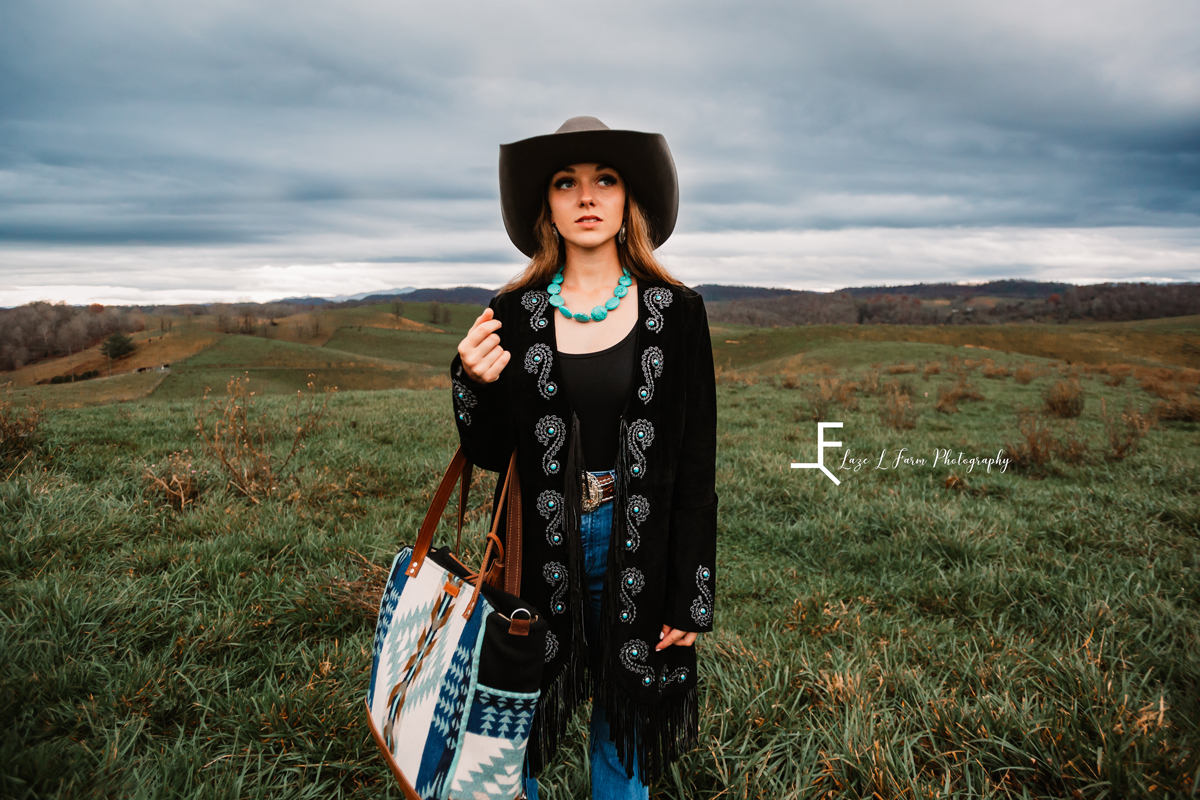 Laze L Farm Photography | Western Lifestyle | Rural Retreat Va | ashlyn with the bag