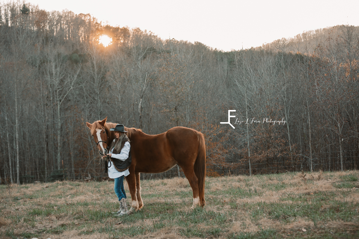 Laze L Farm Photography | western Lifestyle | Taylorsville NC | belinda and horse in field, snuggles