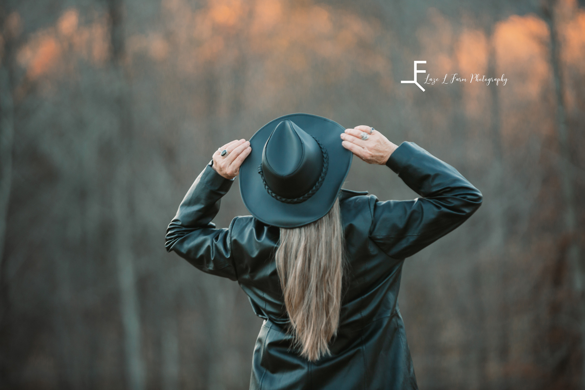 Laze L Farm Photography | western Lifestyle | Taylorsville NC | showing off the hat