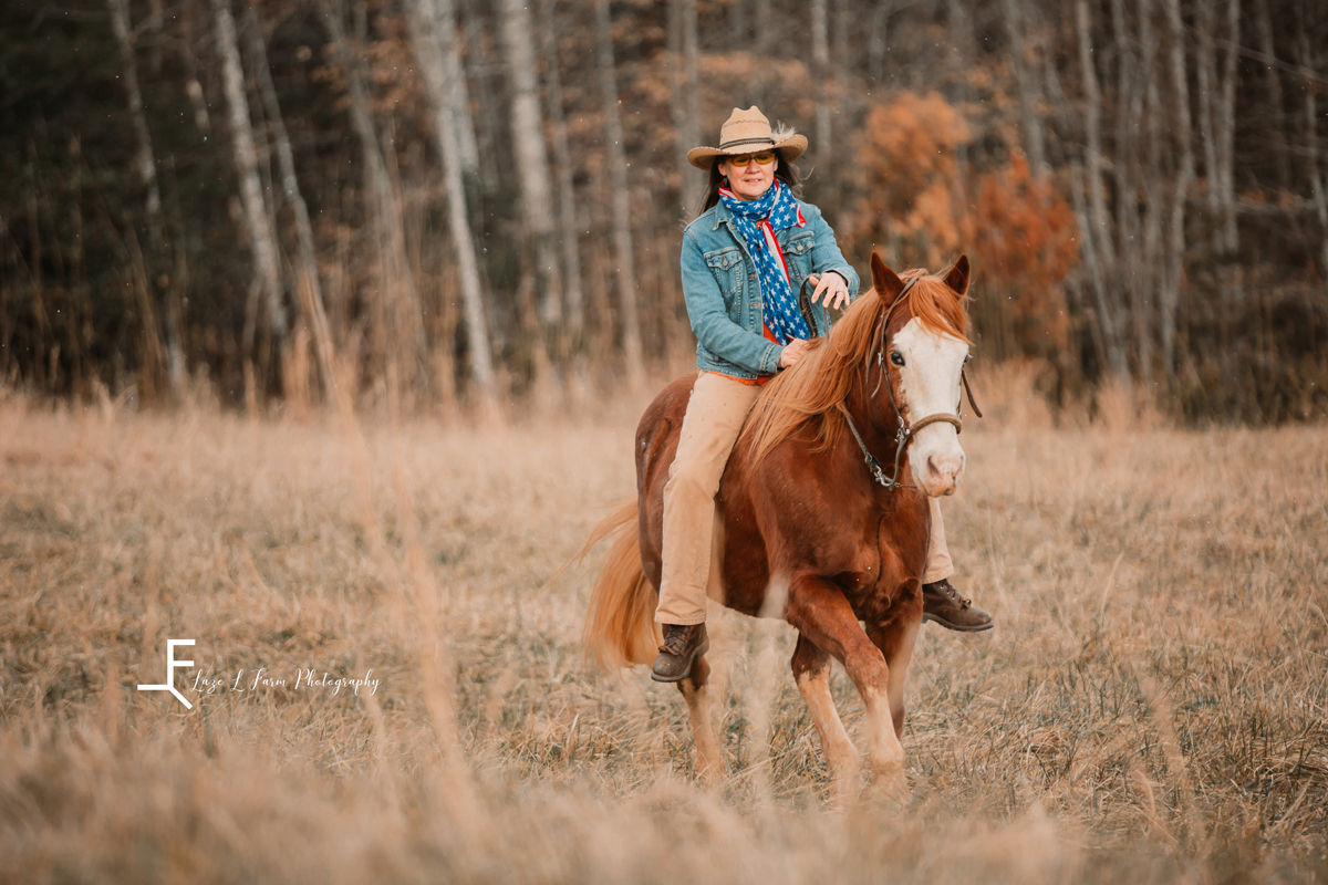 Laze L Farm Photography | Equine Session | Lenoir NC | riding in the field
