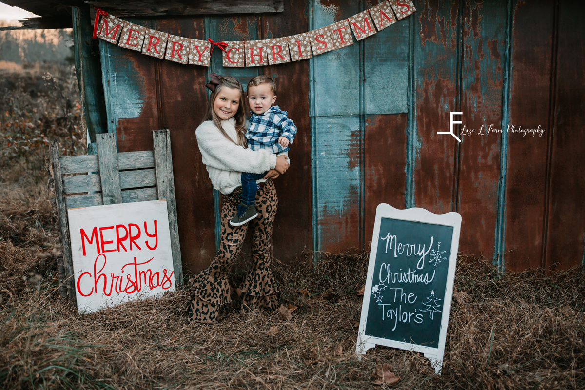 Laze L Farm Photography | Farm Session | Lenoir NC | siblings with signs