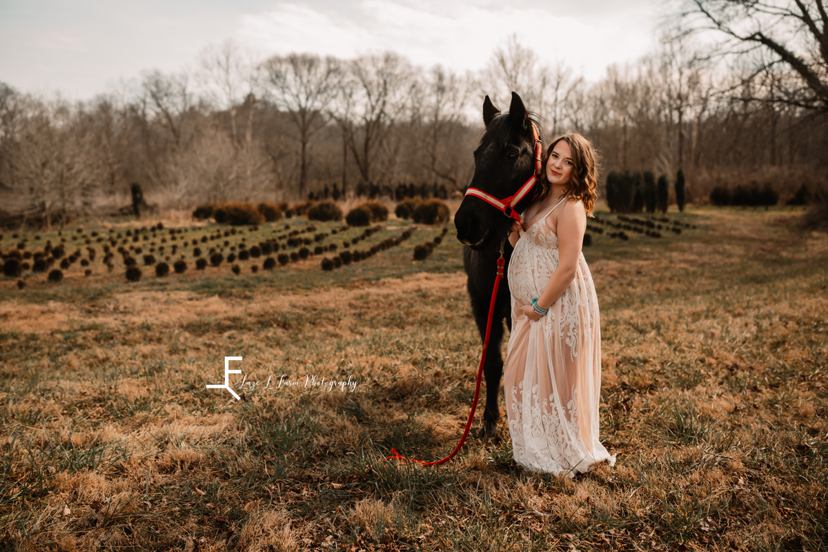 Laze L Farm Photography | Equine Maternity Photoshoot | Lenoir NC | posing with horse