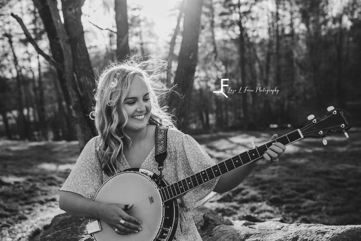 Laze L Farm Photography | College Graduation Pictures | Taylorsville NC | black and white playing the banjo