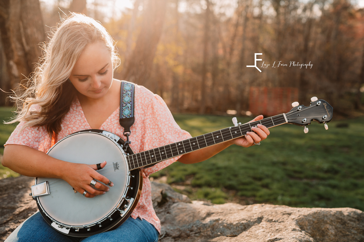 Laze L Farm Photography | College Graduation Pictures | Taylorsville NC | playing the banjo