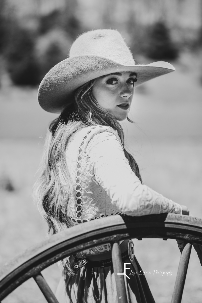 Laze L Farm Photography | Western Lifestyle Photoshoot | Wytheville Va | black and white portrait of ashlyn wearing cowboy hat