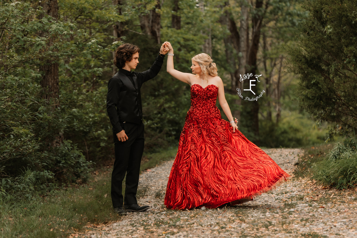 prom couple in red and black dancing