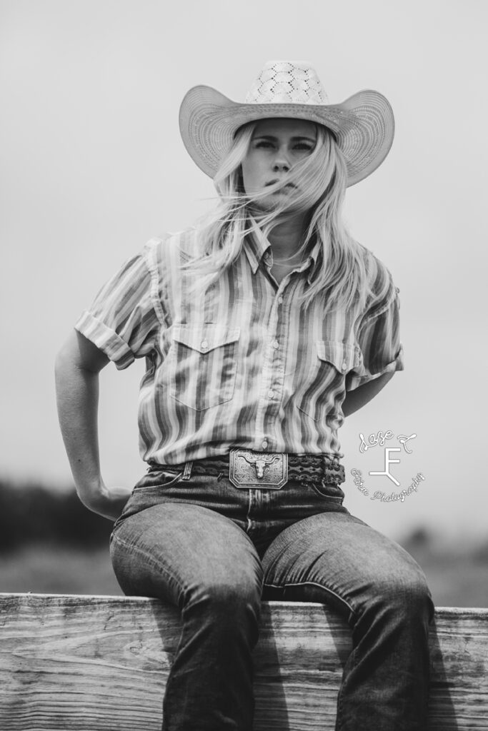cowgirl in short sleeve pearl snap in black and white