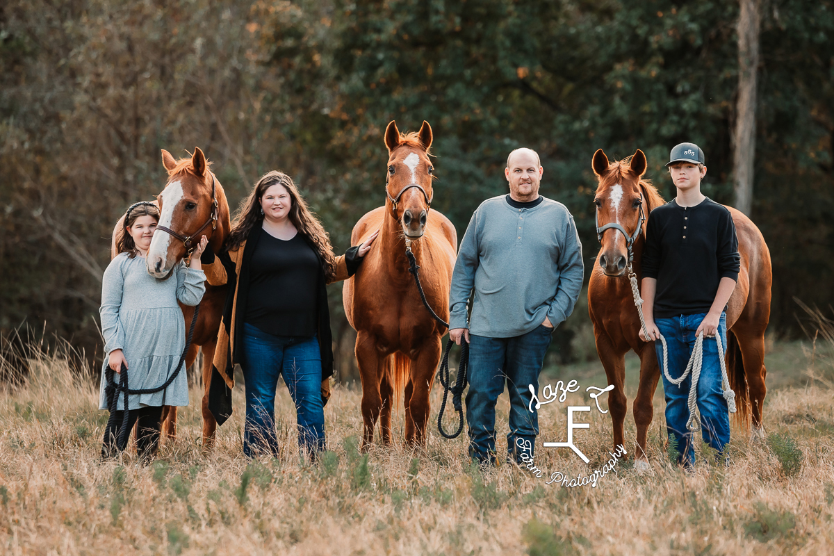 family with their 3 horses