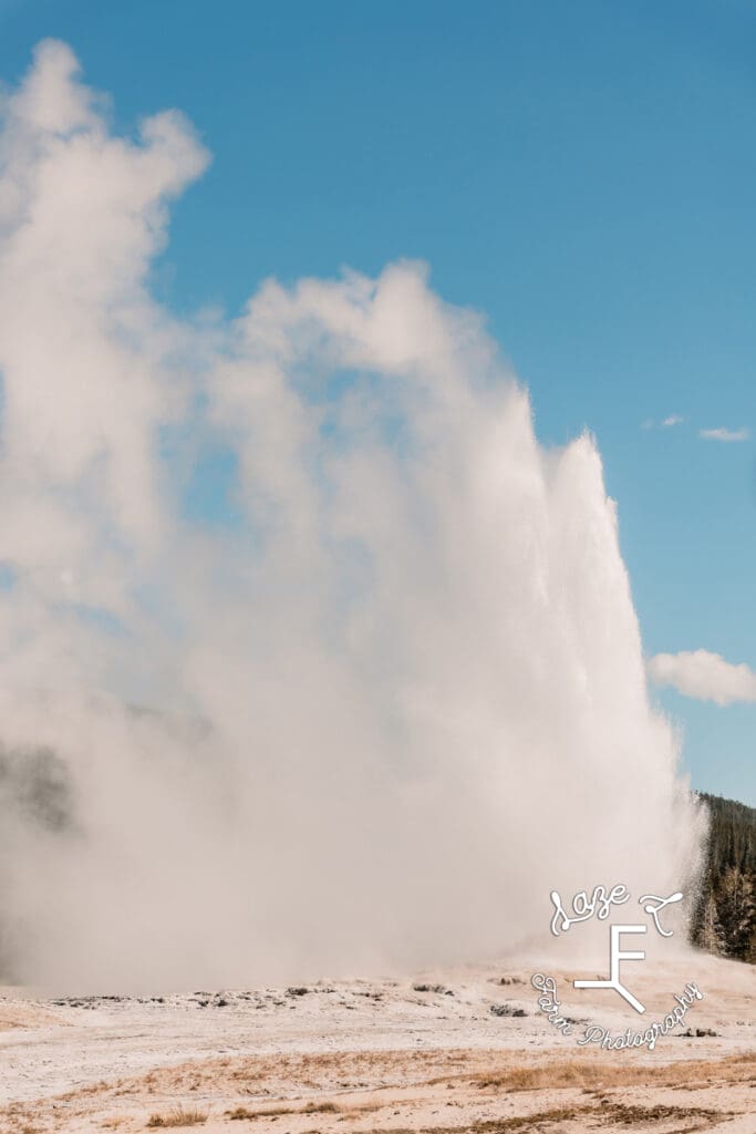 Yellowstone old faithful