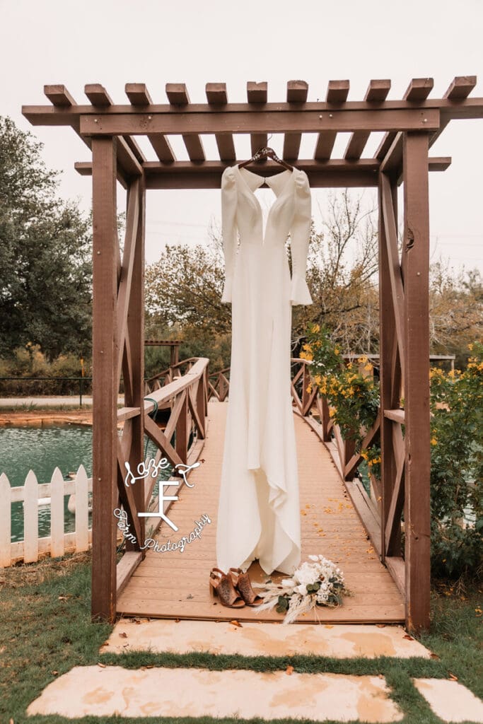 TX Wedding dress and details