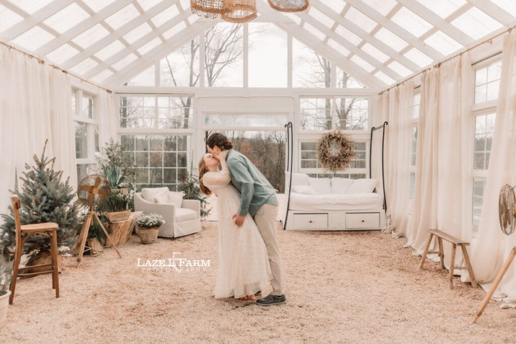couple kissing