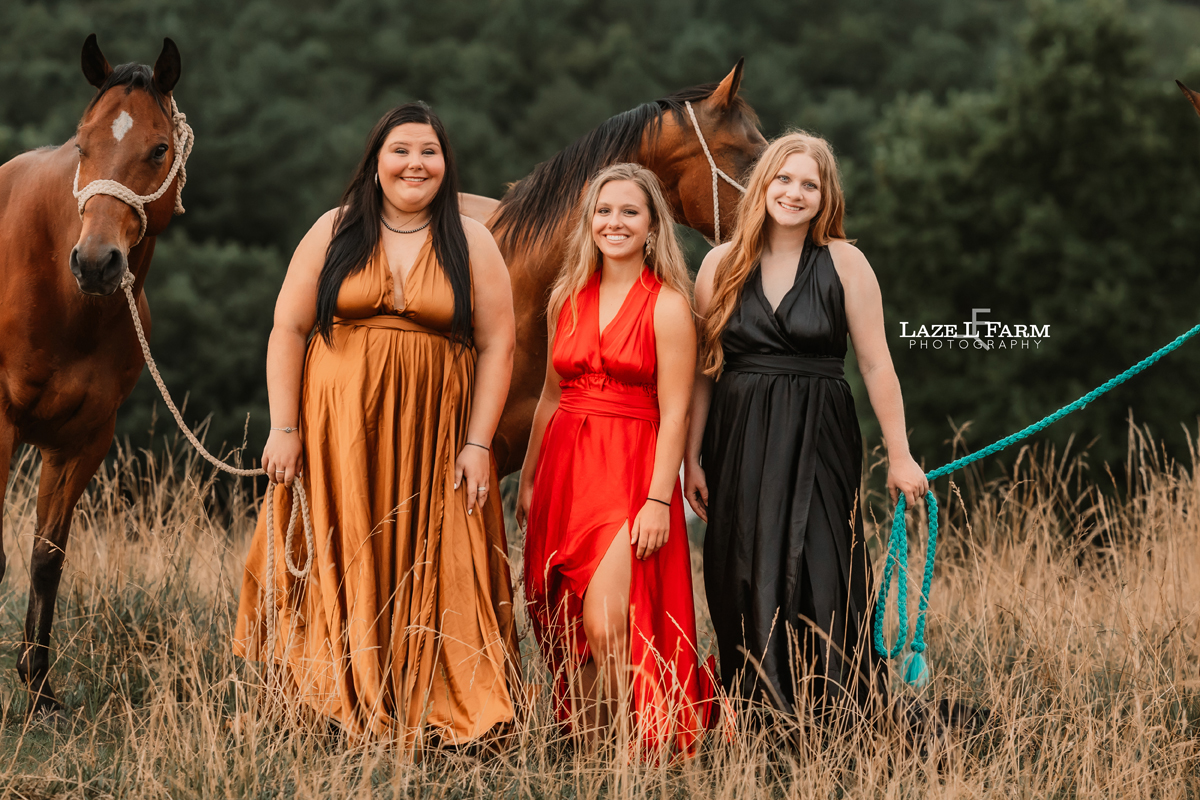 Best Friends photoshoot with horses on a mountain at sunset with Laze L Farm Photography