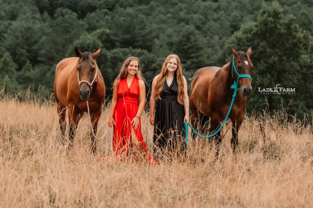Best Friends photoshoot with horses on a mountain at sunset with Laze L Farm Photography
