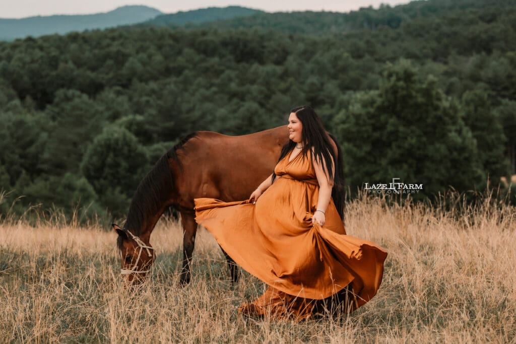 Best Friends photoshoot with horses on a mountain at sunset with Laze L Farm Photography